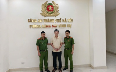 Người đàn ông bị khởi tố vì đỗ ô tô chắn barrier lối vào tầng hầm chung cư