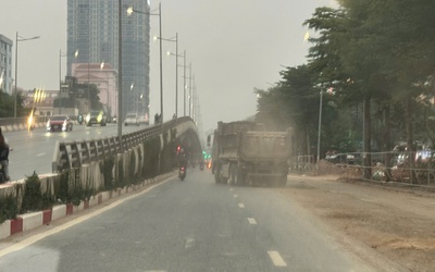 Ùn tắc, bụi bặm ở “công trường” chống ngập Hà Nội