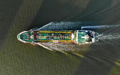 Giá dầu vượt 100 USD khi hải quân Mỹ chuẩn bị phong tỏa các cảng của Iran