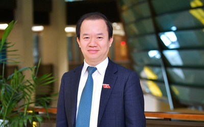 Giữ vững "ngọn đèn" của sự thật