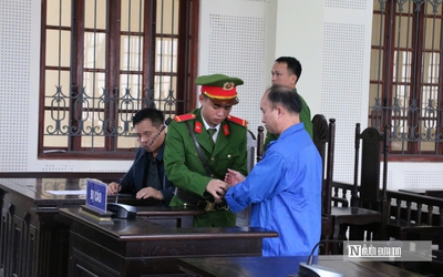 Sự cô độc của ông bố 7 con ngày hầu toà và độc chiêu giấu ma túy trong nội y