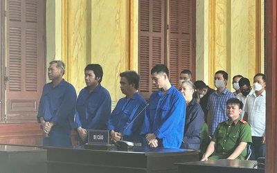 "Giải cứu" nhiều người nghiện ma túy, nhóm cán bộ lĩnh án