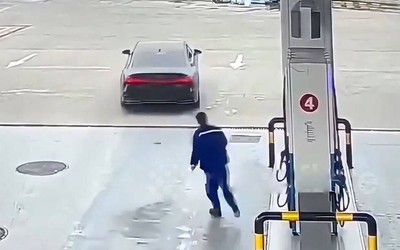 Tài xế xe Audi vào trạm xăng đổ đầy bình rồi lái xe bỏ chạy