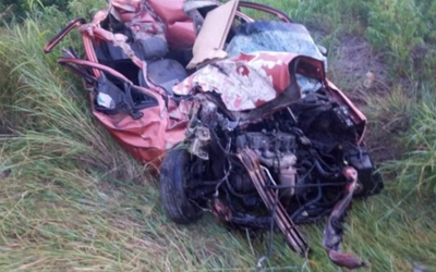 Xe buýt đâm trúng ô tô con, 5 người tử vong