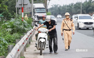 Hà Nội: Loạt xe máy bị xử lý khi đi vào cao tốc Đại lộ Thăng Long