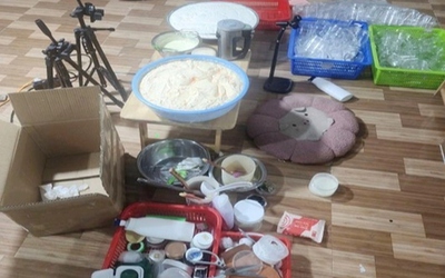 Phát hiện cơ sở pha chế "kem ủ da siêu trắng" từ bột gạo và hóa chất