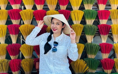 Diễn viên Việt Trinh công khai trạng thái "hẹn hò" sau hơn 10 năm ly hôn