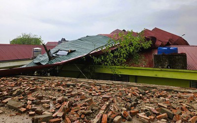 Giông lốc và mưa đá gây hư hỏng gần 8.000 ngôi nhà ở Thanh Hóa