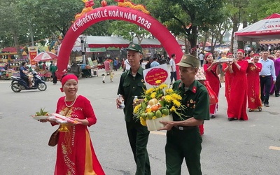 Rộn ràng lễ hội tưởng niệm 1.021 năm ngày mất vua Lê Hoàn