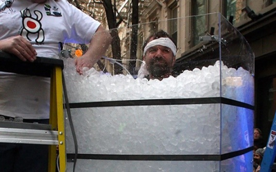 Dị nhân “Người băng” thách thức giá lạnh và bí ẩn khoa học chưa thể lý giải