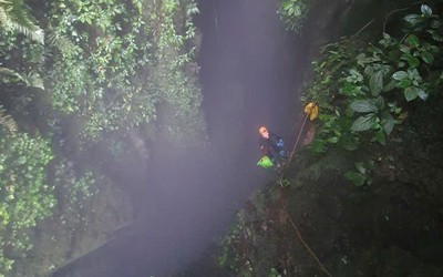 Chuyên gia nói về hành trình phát hiện hang động bí ẩn có thác nước 350m ở Phong Nha – Kẻ Bàng