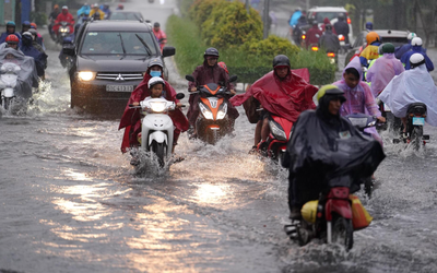 Dự báo thời tiết 26/4: Không khí lạnh dị thường tràn xuống, miền Bắc mưa dông kéo dài đến bao giờ?
