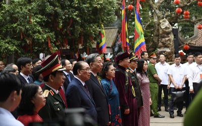 "Chúng ta có trách nhiệm phải sống xứng đáng với công đức Tổ tiên"