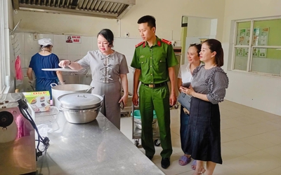 Huế kiểm tra đột xuất an toàn thực phẩm tại các bếp ăn của nhiều trường học