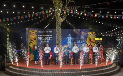 Hàng nghìn du khách đổ về “thương cảng” VUI-Fest Ha Long ngày khai trương