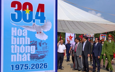 Lâm Đồng: Triển lãm tranh cổ động tấm lớn – lan tỏa ký ức lịch sử, khơi dậy niềm tự hào dân tộc