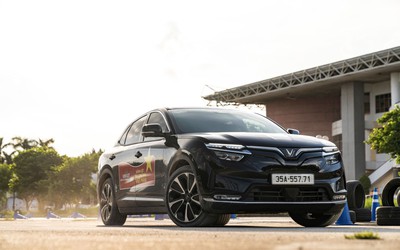 Khách hàng chốt đơn VinFast VF 8 trong “một nốt nhạc” để tận dụng ưu đãi mua xe 0 đồng, sạc pin 0 đồng