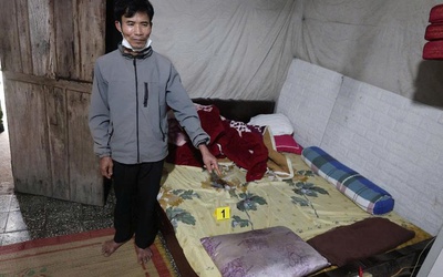 Bắt đối tượng cho kẹo bé gái rồi giở trò đồi bại