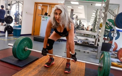 Cụ bà U70 vẫn nâng tạ mỗi ngày nhờ thói quen độc lạ có "1-0-2"