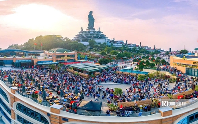 Hàng ngàn du khách đổ về “nóc nhà Nam Bộ” dịp 30/4