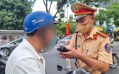 Ngày 30/4, hơn 2.100 tài xế vi phạm nồng độ cồn