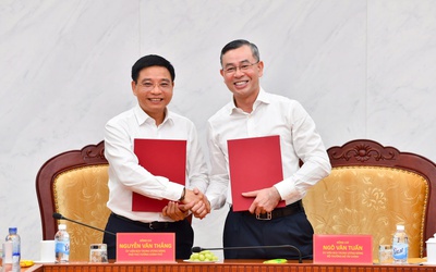 Bộ trưởng Bộ Tài chính Ngô Văn Tuấn nhận bàn giao nhiệm vụ