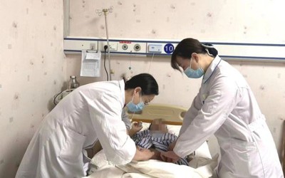 Bé trai 12 tuổi mắc ung thư đại trực tràng giai đoạn cuối, bác sĩ chỉ rõ thói quen "cực độc"