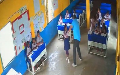 Xem camera, hiệu trưởng phát hiện nam giáo viên đánh học sinh trong lớp