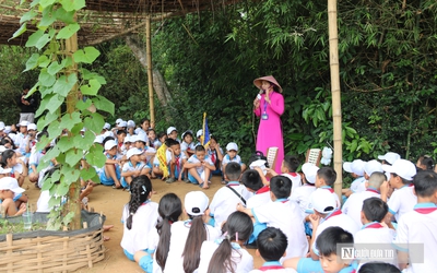 Hàng nghìn học sinh xúc động, bồi hồi khi được về thăm quê Bác