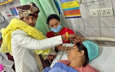 Chú rể tổ chức lễ cưới với cô dâu đang nguy kịch ngay trong phòng ICU
