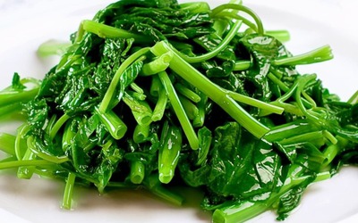Bí quyết luộc rau xanh mướt, ngon ngọt "chuẩn" nhà hàng