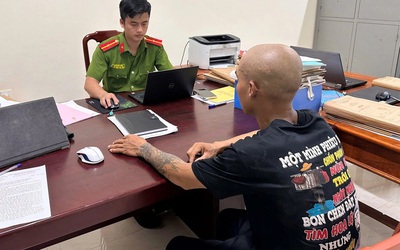 Livestream cảnh chửi bới, dọa đánh mẹ ruột, người đàn ông bị công an triệu tập