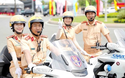 Công an Đồng Nai căng mình giữa nắng nóng bảo vệ lễ công bố thành phố trực thuộc Trung ương