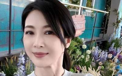"Bạch nguyệt quang" của showbiz: U50 oằn mình trả nợ thay chồng
