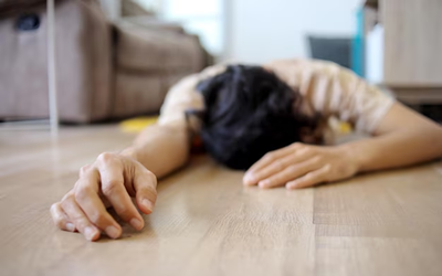Người phụ nữ 63 tuổi tử vong sau bữa trưa, bác sĩ cảnh báo thói quen "chí mạng" nhiều người vẫn vô tư làm mỗi ngày