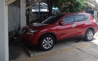 Phát hiện người phụ nữ 37 tuổi tử vong trong xe ô tô màu đỏ