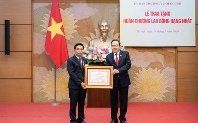 Phó Chủ tịch Quốc hội Nguyễn Doãn Anh nhận Huân chương Lao động hạng Nhất
