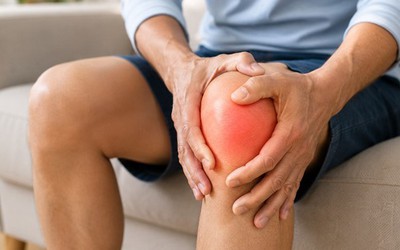 Đau khớp gối có nên đi bộ mỗi ngày?