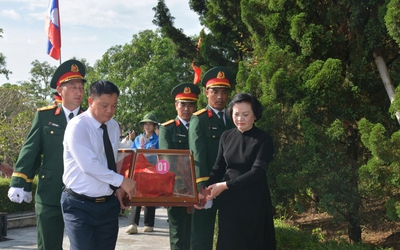 Đón 80 hài cốt liệt sĩ quân tình nguyện, chuyên gia Việt Nam hy sinh tại Lào trở về đất mẹ