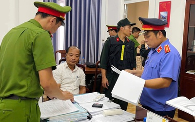 Giám đốc Ban Quản lý rừng phòng hộ Bắc Sông Hương và 7 đồng phạm bị khởi tố