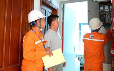 EVNHANOI tuyên truyền, hướng dẫn thực hiện đúng giá
bán lẻ điện tại các điểm cho thuê nhà