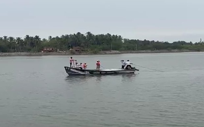 Đi bắt con trai trên sông, 8 người tử vong thương tâm