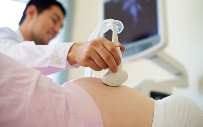 Từ 1/7/2026, những ai được ưu tiên khám sàng lọc bệnh bẩm sinh trước sinh và sơ sinh?