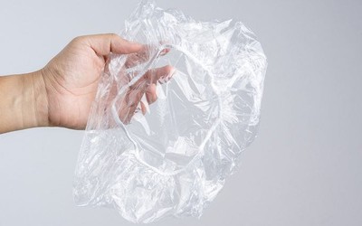 Lý do nên mang mũ tắm nylon từ khách sạn về nhà