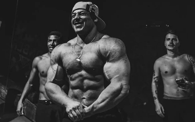 Từng than đau ngực, “quái vật cơ bắp” tử vong đáng ngờ