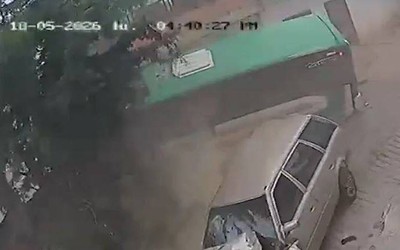 Xe buýt nghi hỏng phanh đâm trúng 4 ô tô khiến 17 người bị thương