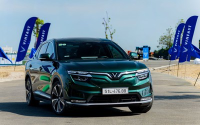 Chủ xe VinFast VF 8: “Cảm giác tăng tốc này chỉ xe vài tỷ mới có được”