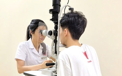 Bị quả bóng đập vào mắt, thiếu niên 15 tuổi nhập viện cấp cứu