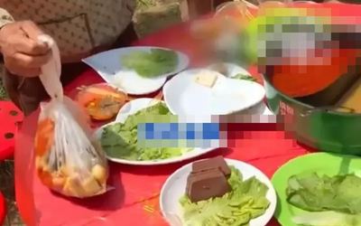 Đám cưới 17 triệu đồng của cặp đôi trẻ gây sốt, lý do phía sau khiến nhiều người bất ngờ