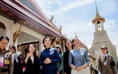 Phu nhân Ngô Phương Ly thăm chùa, bảo tàng trong Cung điện Hoàng gia Thái Lan